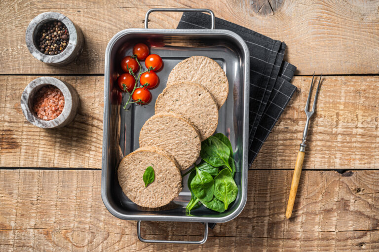 Kakšen je odnos veganov do gojenega mesa?